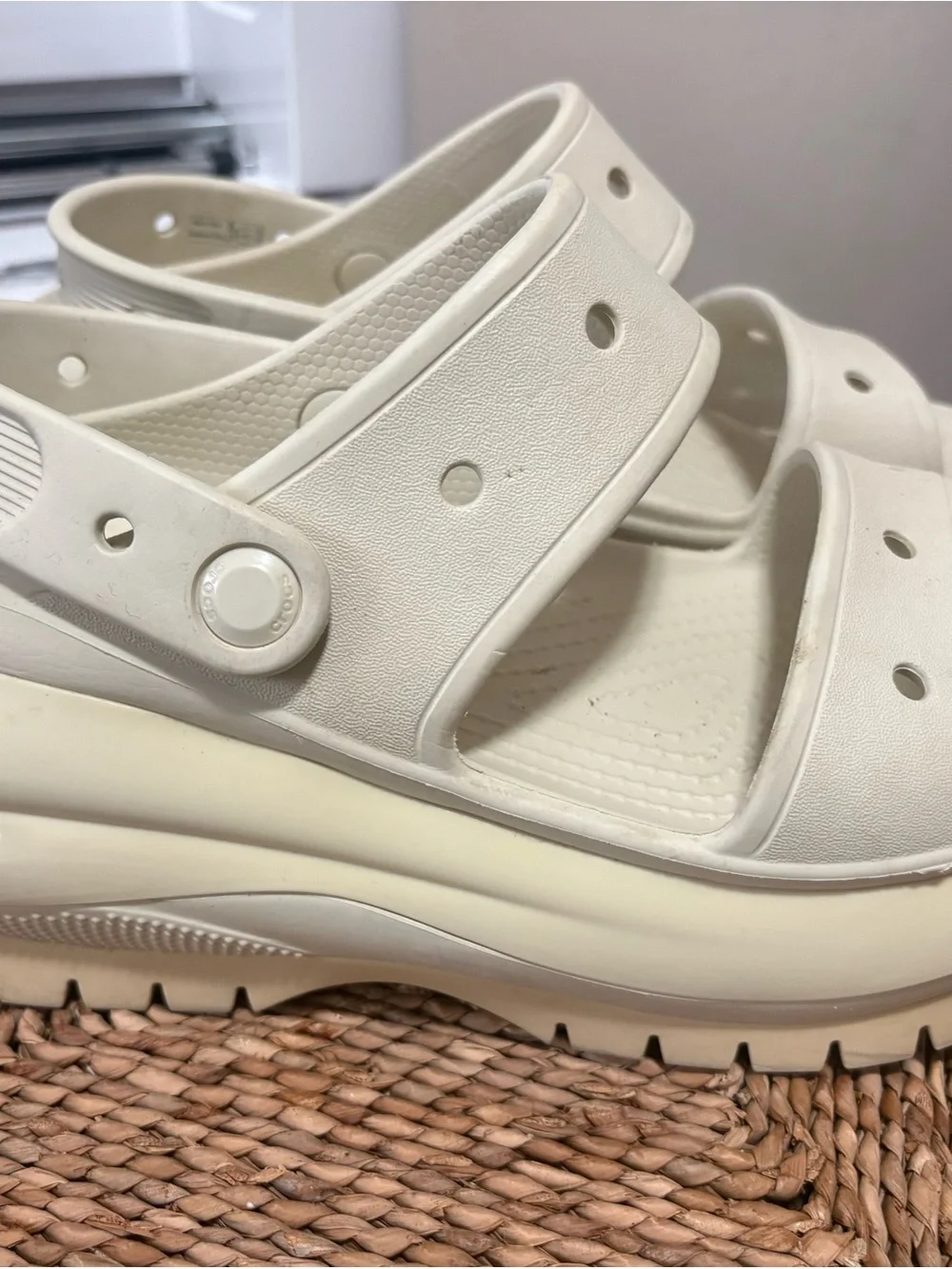 CROCS MEGA CRUSH SANDAL BONE RUBBER COMFORT SHOES SLIP ON CLOGS UNISEX M6 W8